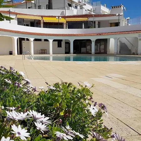 Albufeira, One Step Into The Water דירה *